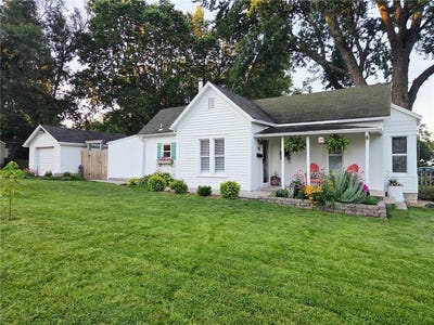 /international/us/315-ne-douglas-street-lee-s-summit-mo-110109052851/