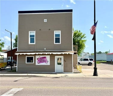 /international/us/706-w-main-street-cameron-wi-110100393936/