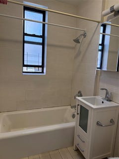 /international/us/132-30-sanford-avenue-flushing-ny-110107833658/