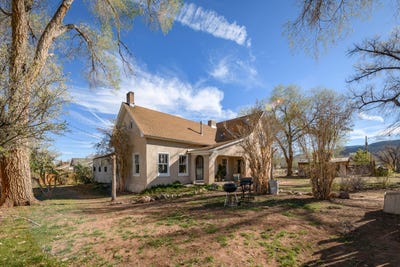 /international/us/207-e-300-n-parowan-ut-110106703610/