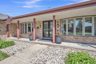 /international/us/924-1st-avenue-spencer-ia-110108338134/