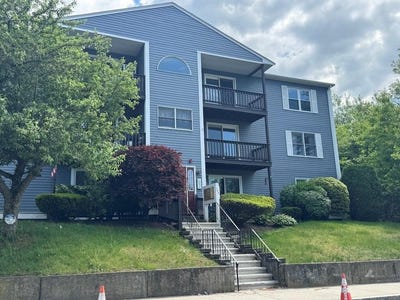 /international/us/283-privilege-street-woonsocket-ri-110108179677/