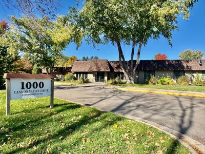 /international/us/1000-cannon-valley-drive-e-northfield-mn-110120411171/