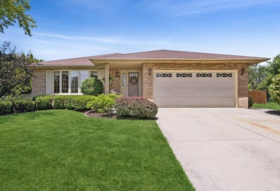 /international/us/7006-coachwood-trail-tinley-park-il-110108879618/