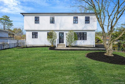 /international/us/426-lucerne-avenue-shirley-ny-110106767974/