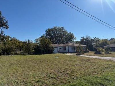 /international/us/614-n-main-street-springtown-tx-110103658462/