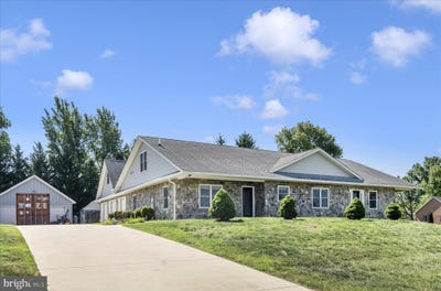 /international/us/11803-dorchester-court-smithsburg-md-110108150285/
