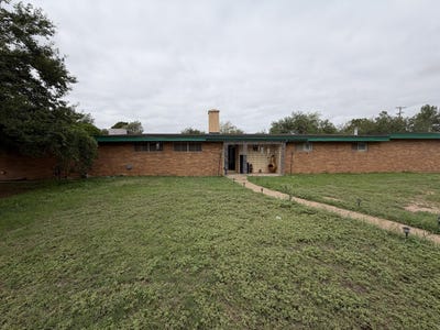 /international/us/202-country-club-lane-levelland-tx-110120422317/