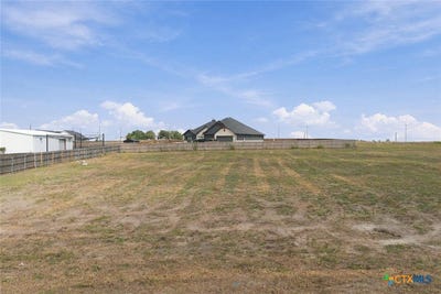 /international/us/15007-armstrong-estates-road-lot-1-salado-tx-110120556518/