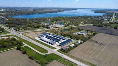 /international/us/2045-hwy-9-spirit-lake-ia-110108473323/