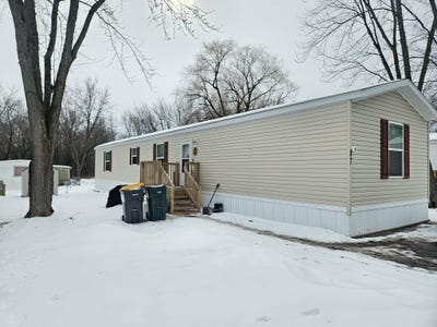 /international/us/1213-n-peach-avenue-marshfield-wi-110105508867/