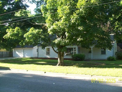 /international/us/900-adams-st-fredonia-ks-110100618814/