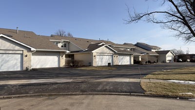 /international/us/7717-w-158th-court-orland-park-il-110105756827/