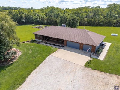 /international/us/8425-ne-marple-rd-topeka-ks-110109029219/