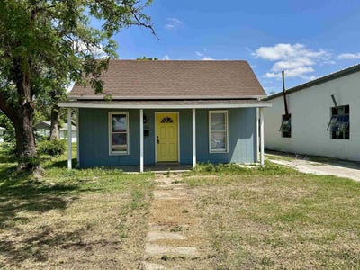 /international/us/226-s-1st-st-osborne-ks-110099536396/