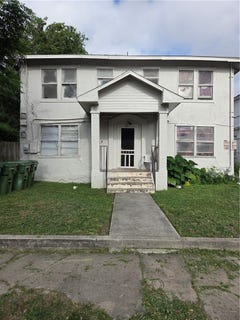 /international/us/411-waco-street-corpus-christi-tx-110108574757/