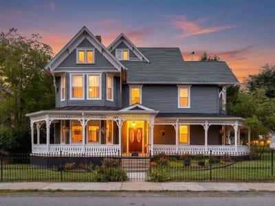 /international/us/202-spruce-st-monterey-va-110107728909/