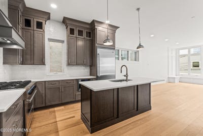 /international/us/9-south-street-sea-bright-nj-110108378778/