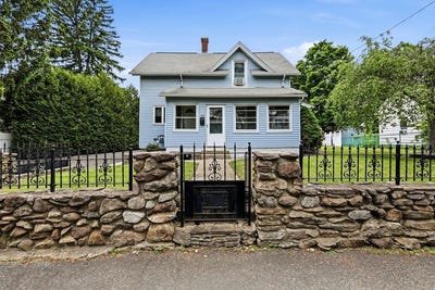 /international/us/27-stebbins-street-ludlow-ma-110108342008/