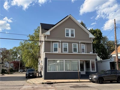/international/us/1289-cranston-street-cranston-ri-110108738394/