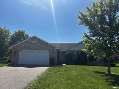 /international/us/3829-lake-drive-taylorville-il-110108737385/