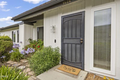 /international/us/1424-zion-way-ventura-ca-110100946358/