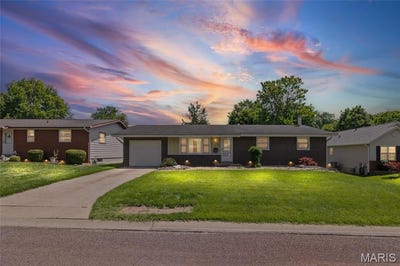 /international/us/1239-lynn-street-highland-il-110108027861/