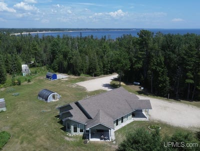/international/us/8082-w-us-2-highway-manistique-mi-110109437032/