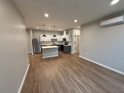 /international/us/214-kinne-st-east-syracuse-ny-110102060907/