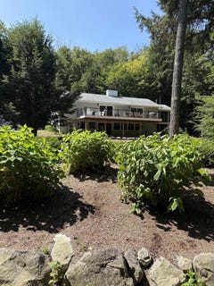 /international/us/121-upper-bay-road-sunapee-nh-110105384729/