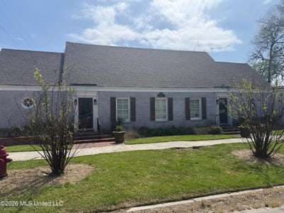 /international/us/124-s-broadway-street-greenville-ms-110106810480/