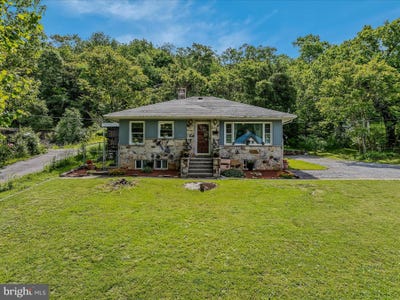 /international/us/9-s-laurel-avenue-berkeley-springs-wv-110099638876/