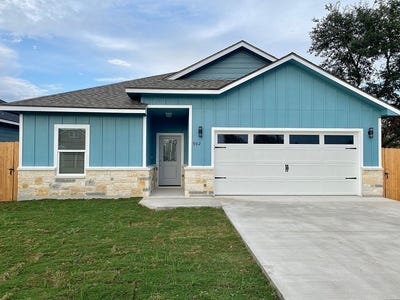 /international/us/982-south-navarro-street-giddings-tx-110108467371/