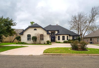 /international/us/415-st-andrews-meadowlakes-tx-110108450479/