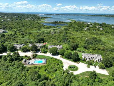 /international/us/21-s-fulton-drive-montauk-ny-110107333836/