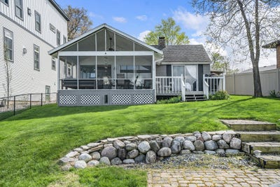 /international/us/23848-brady-street-edwardsburg-mi-110099149985/