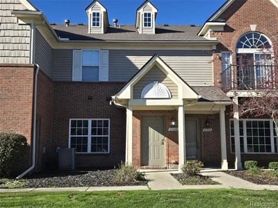 /international/us/27349-hidden-oaks-drive-brownstown-twp-mi-110120635356/