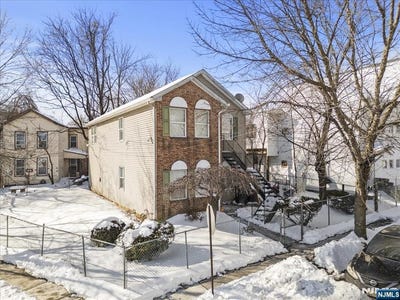 /international/us/17-holsman-street-paterson-nj-110105366617/