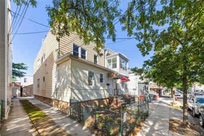 /international/us/18-20-126th-street-college-point-ny-110120423399/