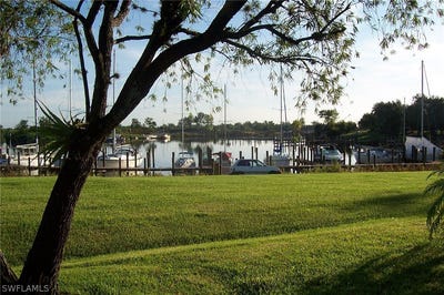 /international/us/1070-villa-drive-unit-d201-labelle-fl-110093082064/