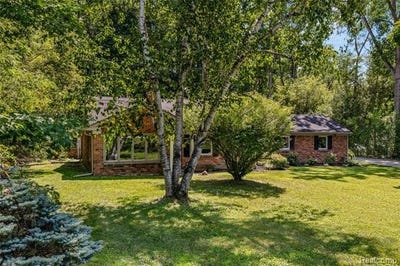 /international/us/4915-walnut-lake-road-west-bloomfield-twp-mi-110119709886/