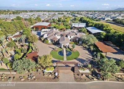 /international/us/21423-s-147th-street-gilbert-az-110120488394/