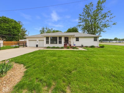 /international/us/900-maple-street-middletown-in-110108098323/