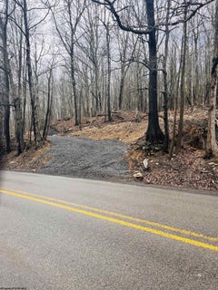 /international/us/33213-veterans-memorial-highway-terra-alta-wv-110102599268/