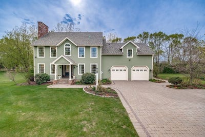 /international/us/26-scotland-road-hatfield-ma-110107686906/
