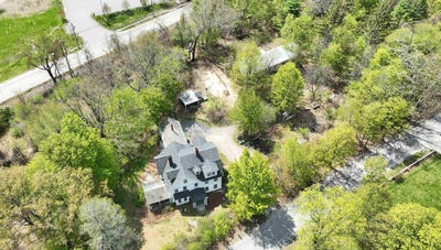 /international/us/24-maple-street-milford-nh-110107879524/