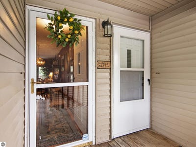 /international/us/2615-green-meadows-drive-traverse-city-mi-110107851559/