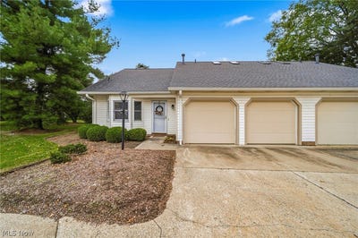 /international/us/775-hampton-circle-aurora-oh-110110207833/