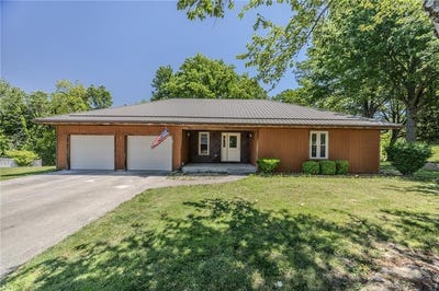 /international/us/2-sunset-drive-lexington-mo-110099553819/