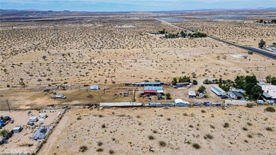 /international/us/9690-barcelona-avenue-adelanto-ca-110101433436/?lang=zh-cn